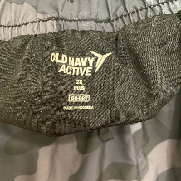 Old Navy 2X Stretch Tech Black Camo Athletic Shorts - Picture 9 of 11